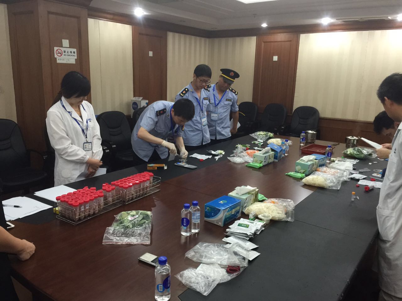 德諾檢測受浦東新區(qū)市場監(jiān)督管理局委托開展食品快速檢測現(xiàn)場考核